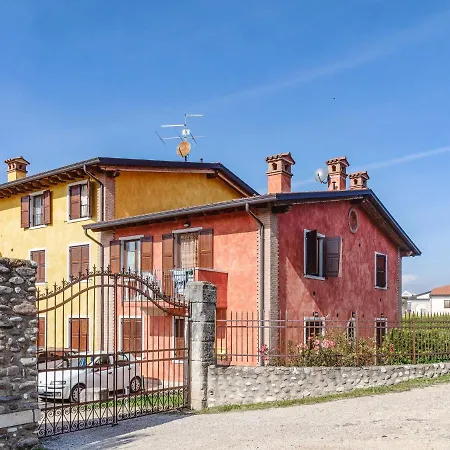 Belvilla By Oyo Casa Gialla A Due Tatil Evi